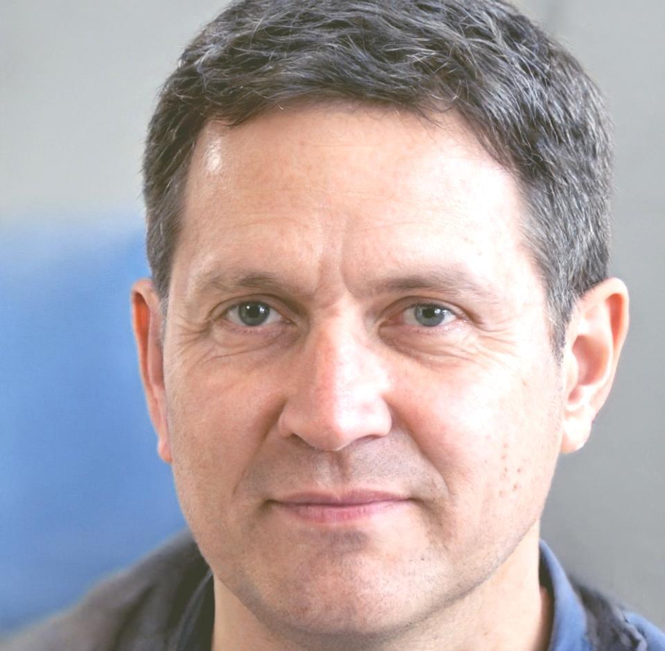 Instructor financiero Elías Guerrero